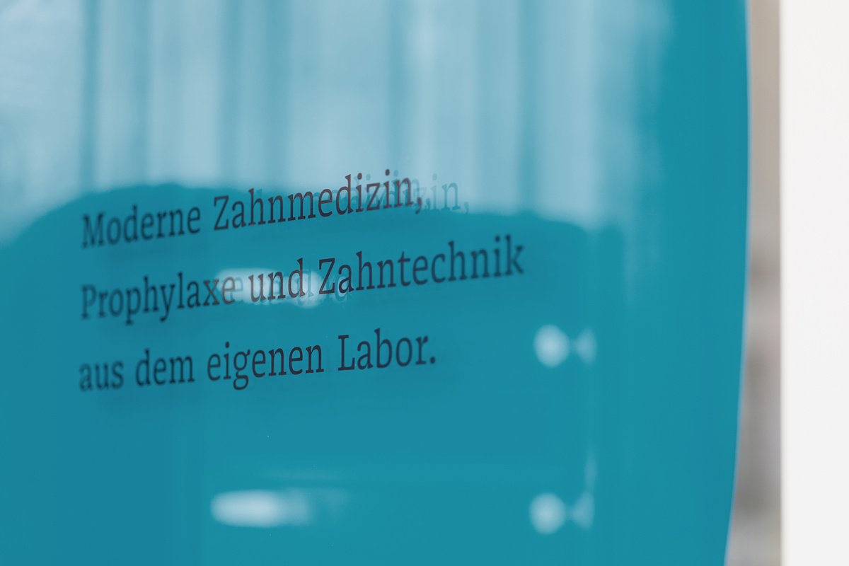 Individuelle Zahntechnik direkt im Haus. Zahnärzte im Gesundhof.