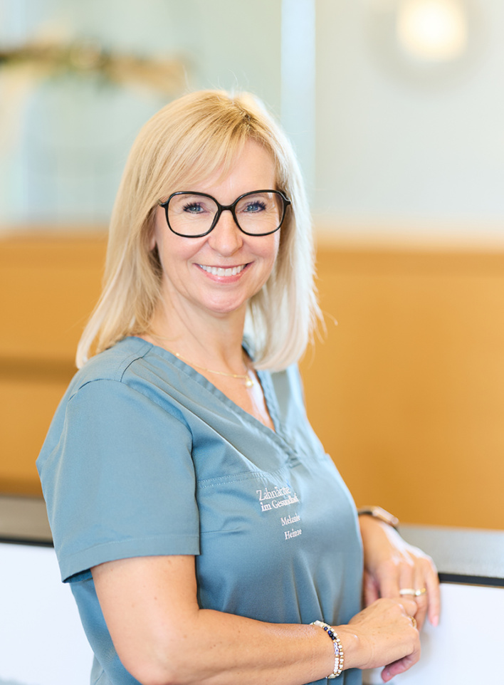 Melanie Heinze, ZFA, im Team der Zahnärzte im Gesundhof